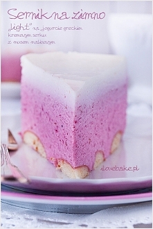 SERNIK NA ZIMNO NA JOGURCIE GRECKIM Z MUSEM MALINOWYM – PRZEPIS (BEZ PIECZENIA) ilovebake.pl