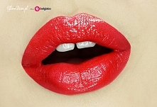 @GlamDivapl

Sleek Gloss Me - Kiss & Tell