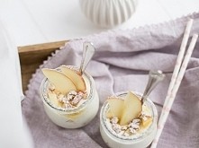 Pomysł na śniadanie - jogurt z jabłkami i orzechami Składniki potrzebne do przygotowania jogurtu z jabłkami i orzechami:
Na 2 szklane pojemniki(w kształcie tulipana)2 opakowania...