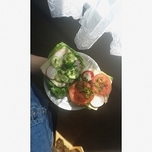 Zakupy zrobione, to i drugie śniadanie przygotowane :)
Może nie wygląda jak posiłek z master ched'a , ale przynajmniej dostarczyłam witaminek i smakowało ;p