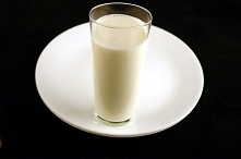 Mleko 333ml = 200 kalorii
