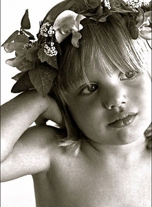 mała Angelina Jolie