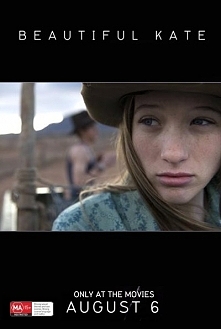 Pisarz Ned Kendall otrzymuje od siostry Sally wiadomość, że ich ojciec jest umierający. Mężczyzna wraca więc do położonego na odludziu rodzinnego domu. Tam Neda zaczynają prześl...