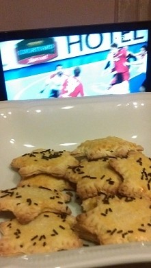 Najlepiej :D ciasteczka i mecz! :) Ciasteczka zareczynowe! Pychaaa! ❤ jak chcecie przepis dajcie znac :)