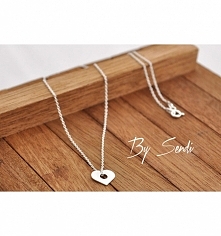 Naszyjnik celebrytka - łańcuszek z serduszkiem. Zapraszam na bysendi.pl