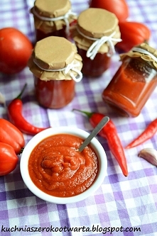 Domowy ketchup
Przygotowanie domowego ketchupu wymaga sporo czasu - stania nad garnkiem, mieszania i pilnowania, ale jego smak rekompensuje cały wysiłek włożony w jego przygotow...