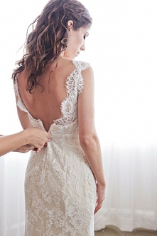 Zdjęcie ślubne, które warto mieć: tył sukni ślubnej.
fot. First Comes Love Photo

Więcej na blogu Madame Allure!