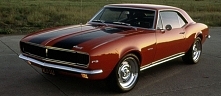 Chevrolet Camaro (1967) Kolejne auto, którym w filmie jeździ Roman Pearce to Chevrolet Camaro. Poddane przeróbkom najpierw zostaje wyrzucone z samolotu, a potem uczestniczy w ak...