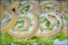 ROLADA SEROWA Z SAŁATĄ LODOWĄ