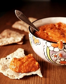 dip z grillowanej papryki muhammara