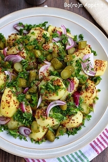 Sałatka ziemniaczana z korn...