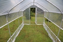 Tunele Multiwegetacyjne to konstrukcja bardziej profesjonalna niż tunele Hobby. Tunel multi na pewno zadowoli każdego zaawansowanego ogrodnika.