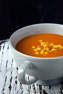 Zupa z pieczonej papryki z pikantną kukurydzą