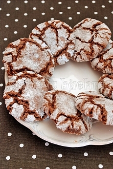 Popękane ciasteczka czekoladowe