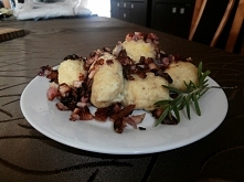 Na pewno każdy z was jadł golce tzw. pyzy ziemniaczane jest to specjalność na Kociewiu. Golce sporządza się z połączenia surowych utartych ziemniaków i ugotowanych, utłuczonych ...