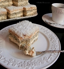 Ciasto "Weselna Dama" z Masą Budyniową i Makowym Biszkoptem - przepis po kliknięciu w zdjęcie