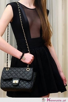 Piękna czarna sukienka