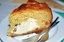 Tatarski listkowiec. Przepyszne ciasto, trochę pracochłonne ale czasem warto się pomęczyć, żeby spróbować tego dobra. Na blaszkę układa się na siebie cienko zwałkowane płaty cia...