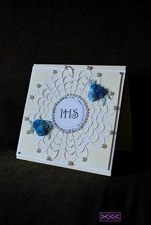 Kartka komunijna ręcznie robiona dla chłopca. Ażurkowe elementy zostały wycięte za pomoca plotera Silhouette.