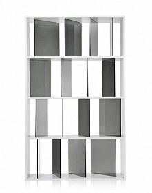 Nowoczesny regał na książki, tylko do designerskich wnętrz. Półki są ustawione pod różnymi kątami. Dostępny na ekartell pl