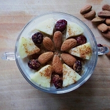 Owsianka z żurawiną, jabłki...