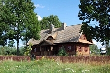 współcześnie budowany dom drewniany, okolice Puszczy Białowieskiej. Projekt architekt Piotr Olszak