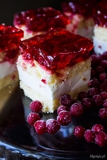 Z masą jogurtową i porzeczkami