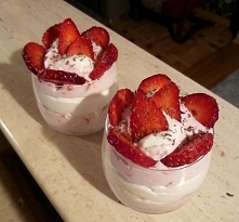 Deser z truskawkami

wiecej na : xsysia25.pinger.pl