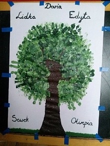 drzewo 
dłonie dzieci :)
