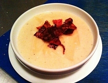 krem z kalafiora z parmezanem i boczkiem