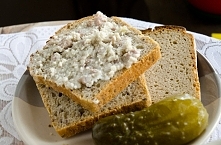 Chleb z domowej roboty smalcem i ogórasek to właśnie moje danie regionalne. Gościło ona zawsze na imprezach rodzinnych teraz ta tradycja troszkę zanikła ale i tak wszyscy wspomi...