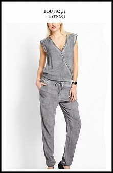 kombinezon z gumką w talii (przeciągnięty sznurek). Nogawka zwężana do dołu. Celowe przebarwienia materiału.
To nasze kolejne propozycje, które moga stanowić kapitalne uzupełnie...