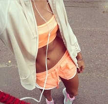 Mam nadzieje, że u Was trening już zaliczony, bo u mnie tak <3
Dziś był głównie brzuch i kilka minut bieżni. Endorfiny szaleją! :)
Pamiętajcie, ćwiczenia to czas dla Was i wt...