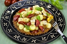 Gnocci z czerwonym pesto i pomidorami