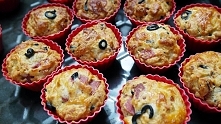 pyszne muffinki,babeczki na słono,z oliwkami,salami i suszonymi pomidorami
