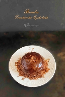 Kreatywne Piny: Bomba Truskawka-Czekolada, delikatny mus w kawowej polewie; po przepis kliknij w zdjęcie