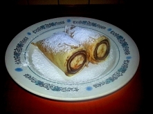 Kiedy w brzuchu burczy a czasu brak robię naleśniki:) UWIELBIAM JE!
Dziś podaję prosty przepis na naleśniki z bananem i sosem czekoladowym.

Przepis znajdziecie klikając w zdjęc...