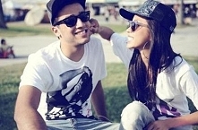 Chcę zabrać Cię gdzieś tak, abyś wiedziała, że mi zależy
Ale jest tak zimno i nie mam pojęcia, dokąd.