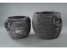 Donice wytwarzane są metodą formowania rotacyjnego. Wykonane są ze specjalnie dobranego o podwyższonej odporności gatunku polietylenu – wytrzymałego i elastycznego tworzywa , co...