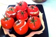 Pomidorki faszerowane..... -jajo , tuńczyk z puszki,ogórek świeży, papryka.... :-)