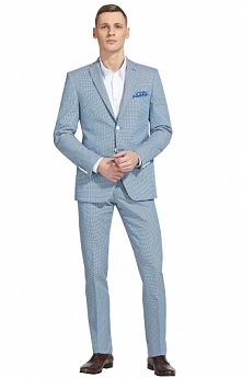 Jednorzędowy garnitur z limitowanej serii Portofino Line. Garnitur w kolorze granatowym, wykonany w 100% z wysokiej jakości bawełny.