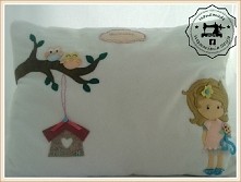 Poduszka z ręcznie wyszytymi aplikacjami. przyjmę zamówienia.  zapraszam na FB Wspomnienia Szyją