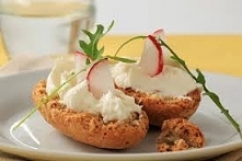 Bułka + twaróg + rzodkiewka = pyszne śniadanie ;>