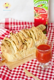 Chlebek odrywany z pesto i czosnkiem