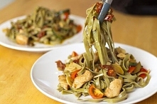 Tagliatelle z kurczakiem i suszonymi pomidorami