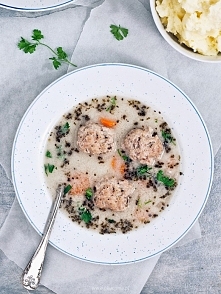 Barszcz biały z pulpetami