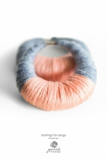 [wykonam] kolczyki do tuneli na metalowej bazie, wykonane z wielu warstw muliny- średnica około 7cm.
Facebook: Guzik Prawda