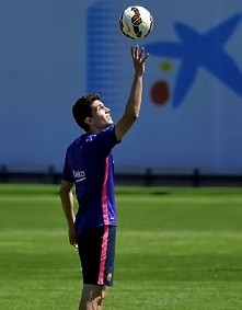 Marc Bartra: 
 -"Nie ma wiekszej przewagi, niż posiadanie Leo Messiego" ...