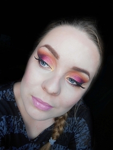 Nie wiem jaki miałam zamysł kiedy sięgałam dziś po pędzle, ot taka zabawa, której wynikiem jest ten egzotyczny koktajl :)