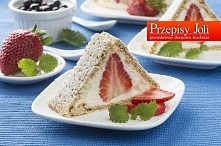 TRÓJKĄTY Z TRUSKAWKAMI Składniki: 1 kg twarogu sernikowego mielonego 200 g masła w temperaturze pokojowej 200 g cukru pudru + cukier puder do posypania 1 łyżka cukru z prawdziwą...